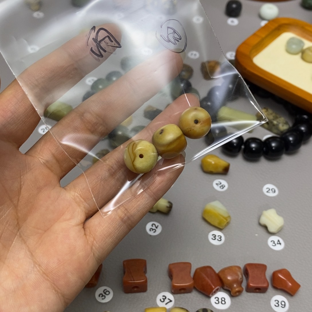 蛇纹石玉配饰合金雨