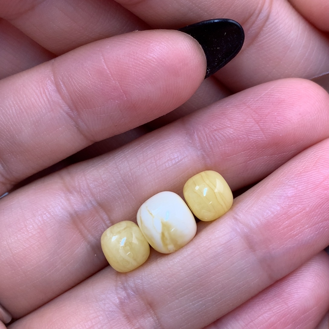 小***雨琥珀未镶嵌裸石蜜蜡