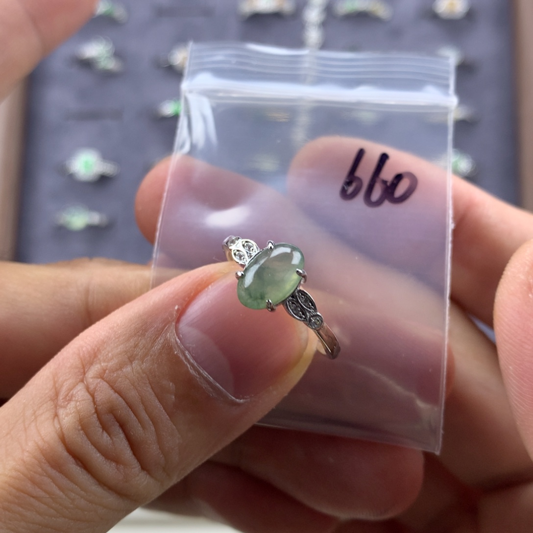 小***子翡翠未镶嵌戒指660