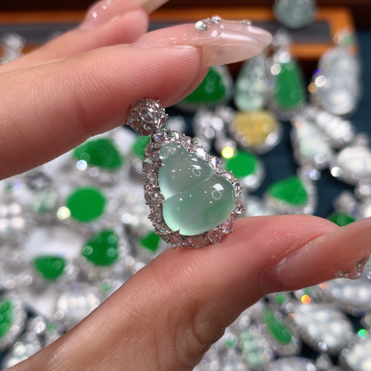 【闪购商品】翡翠颈饰18K金镶嵌葫芦