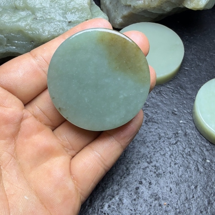 和田玉（糖玉）未镶嵌珠宝奇石