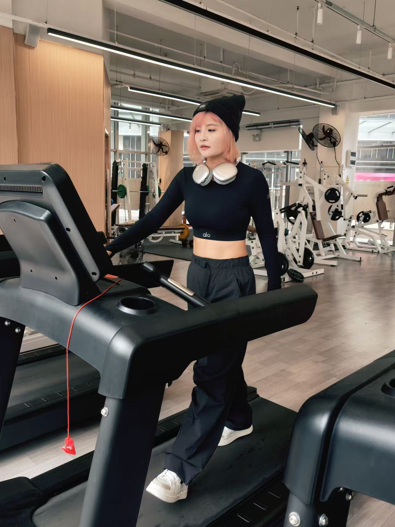 a/o纯色短款INS风长袖圆领健身服训练普拉提日常露背时尚紧身上衣