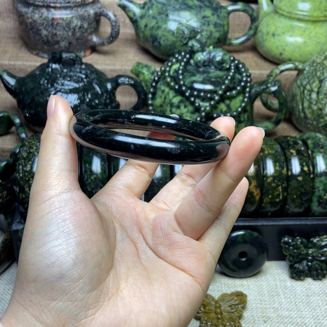 生***花蛇纹石玉未镶嵌药王石黑包公金花手镯
