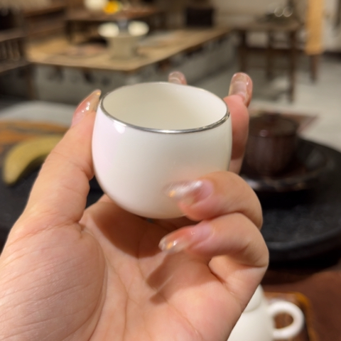 景德镇鱼和熊手工陶艺