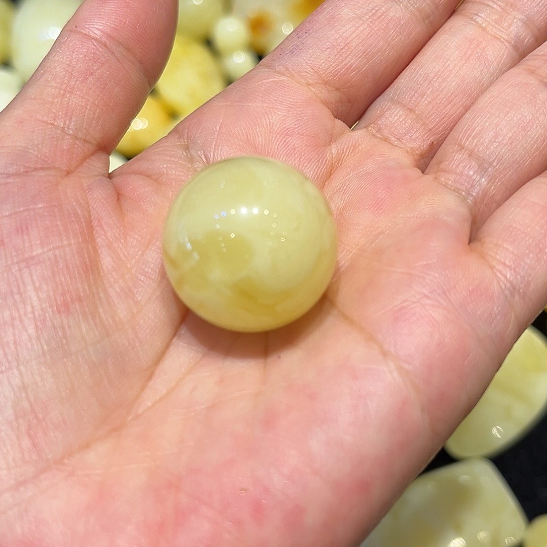 未镶嵌颈饰琥珀圆珠