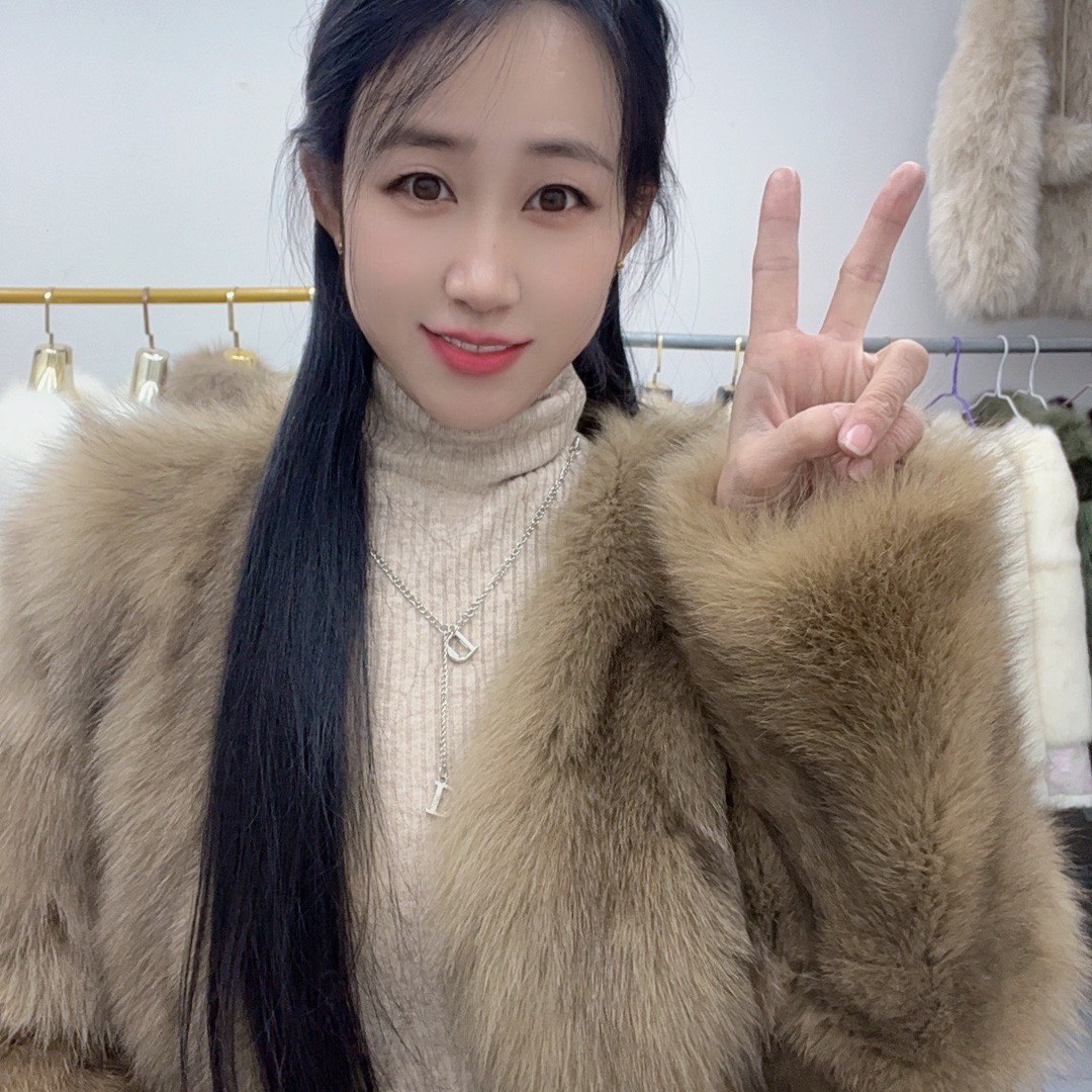 宁宁家狐狸毛整腹毛时尚百搭轻奢气质短款外套（以直播间为准）