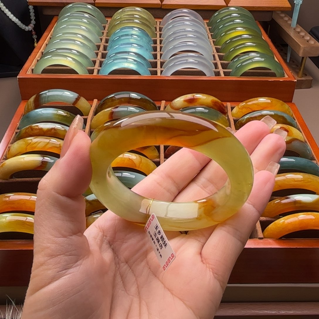 蛇纹石玉手镯未镶嵌