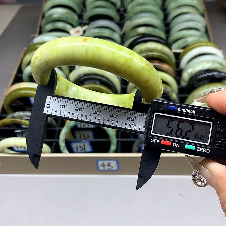 未镶嵌蛇纹石玉手镯126