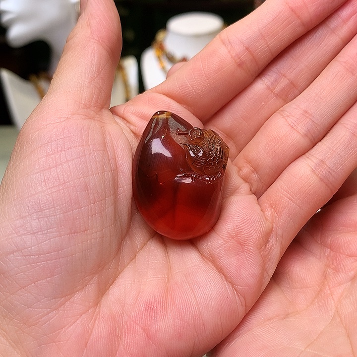 琥珀裸石未镶嵌小**刀抚顺琥珀