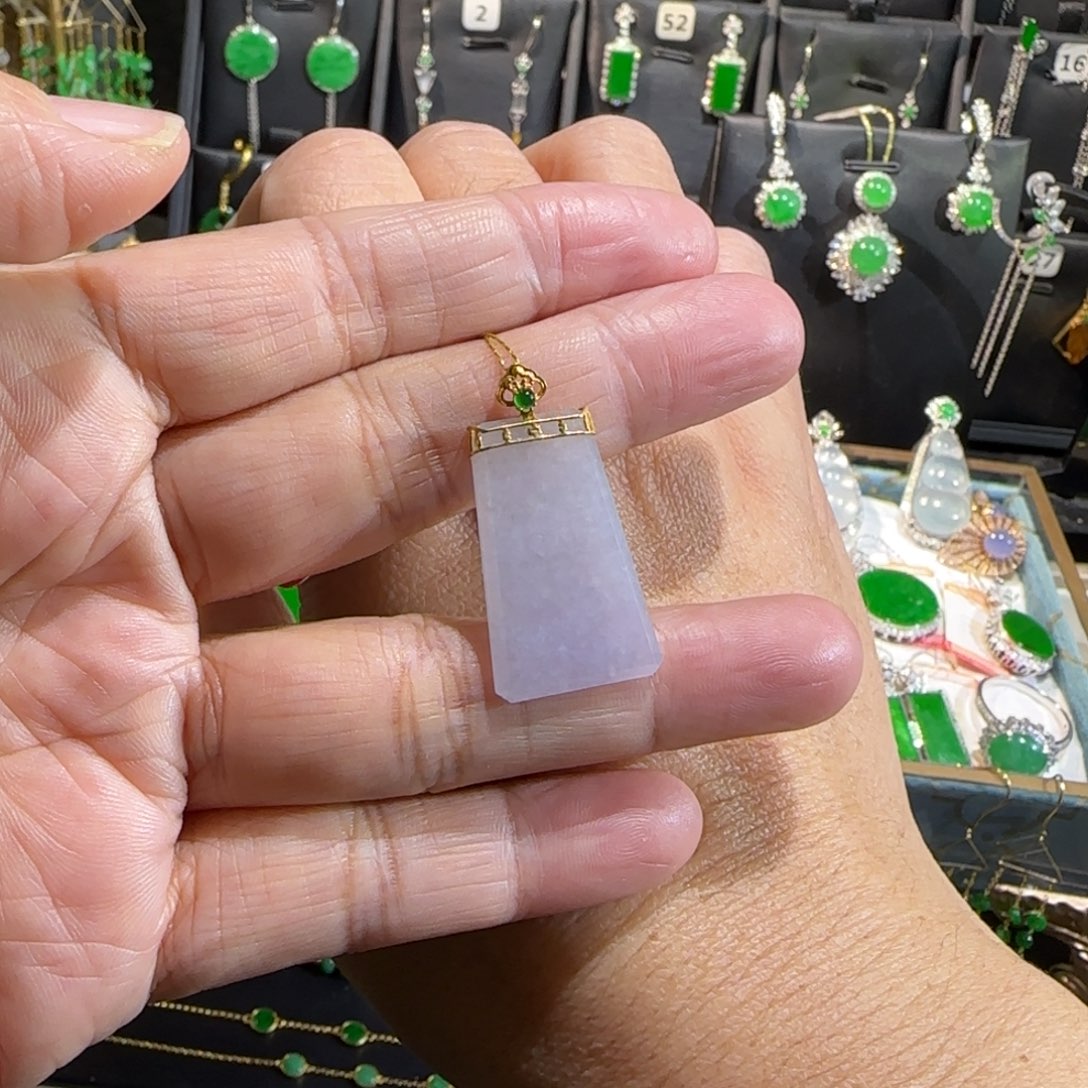 翡翠18K金镶嵌颈饰吊坠