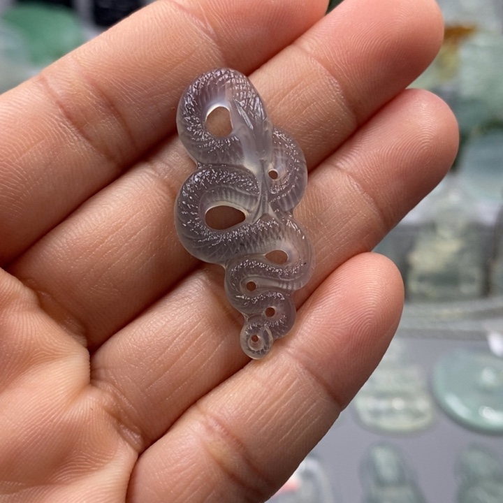 蛇纹石玉颈饰未镶嵌