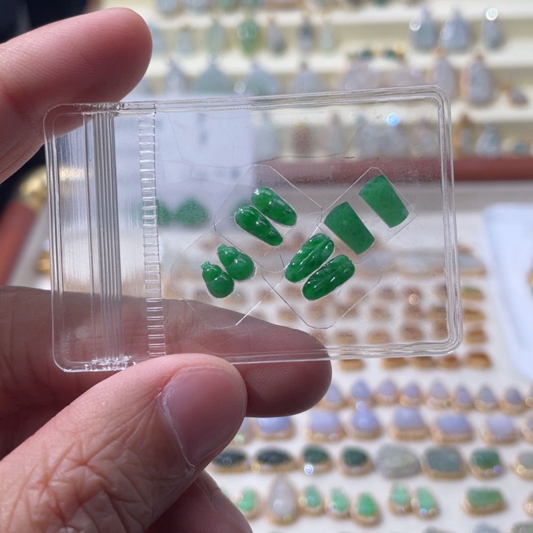 翡翠银S925镶嵌颈饰300一对，任挑