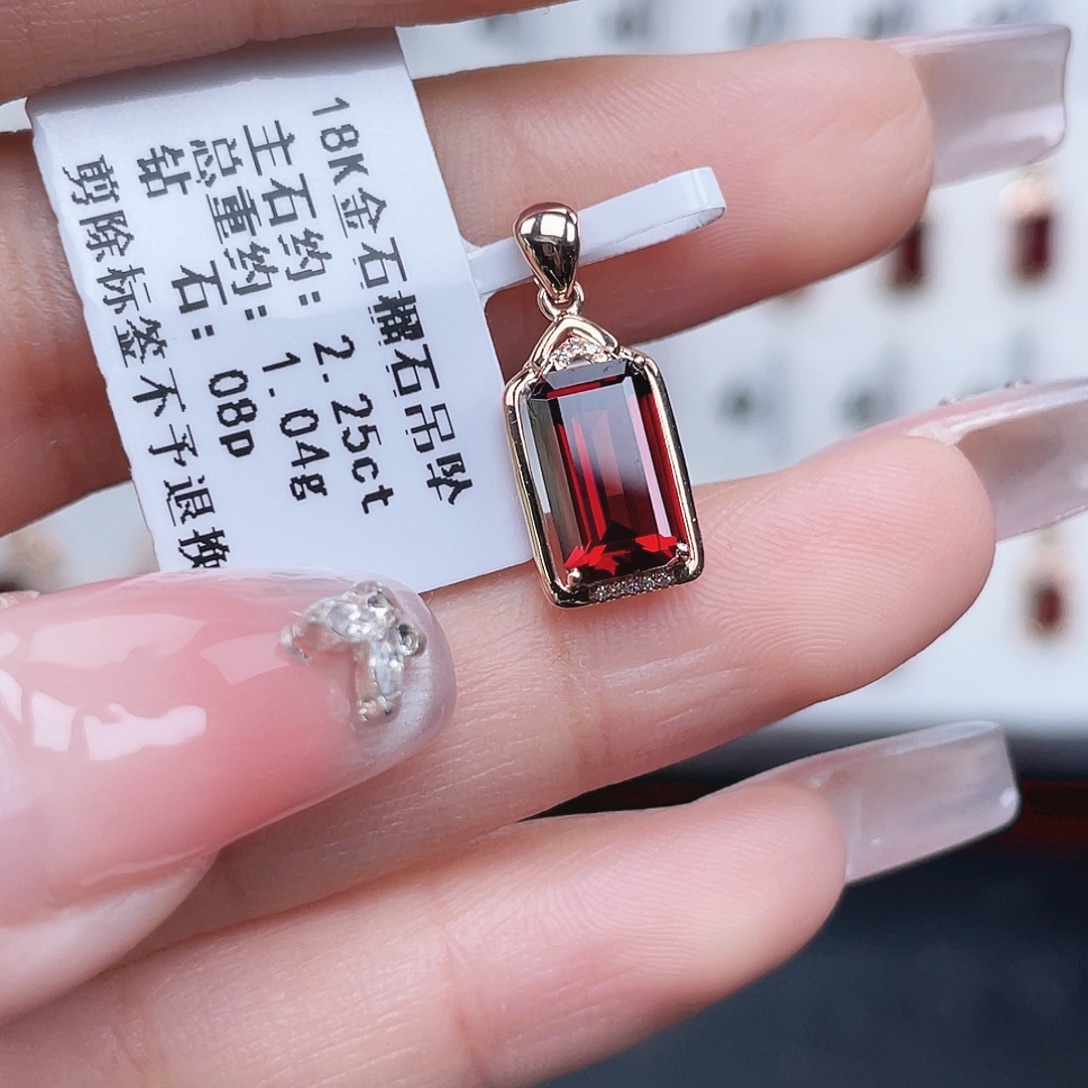 18K金镶嵌石榴石吊坠(不含链)