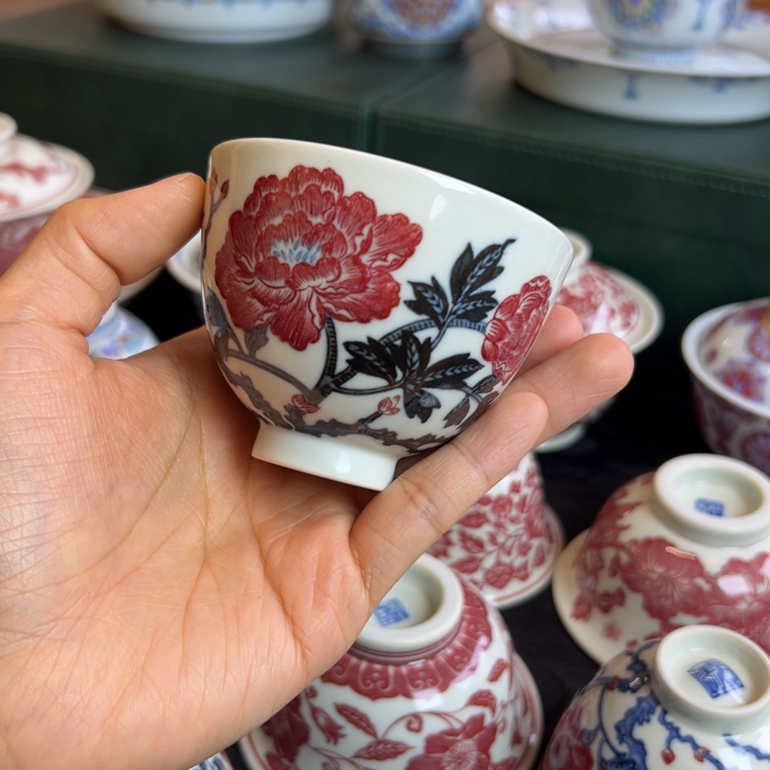 H正绎堂青花釉里红花卉鸡心杯