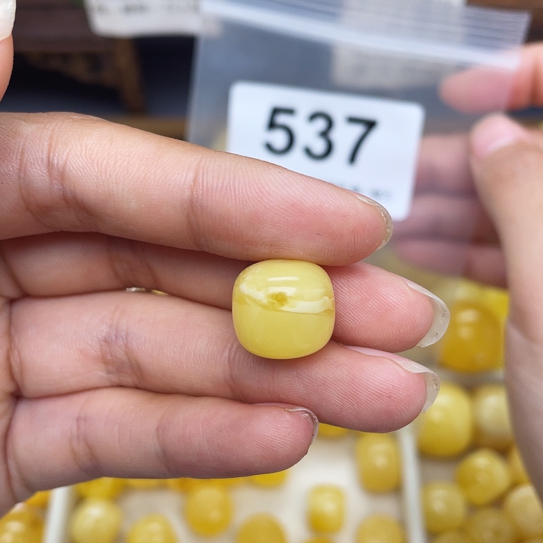 蜜蜡未镶嵌珠宝奇石13.1