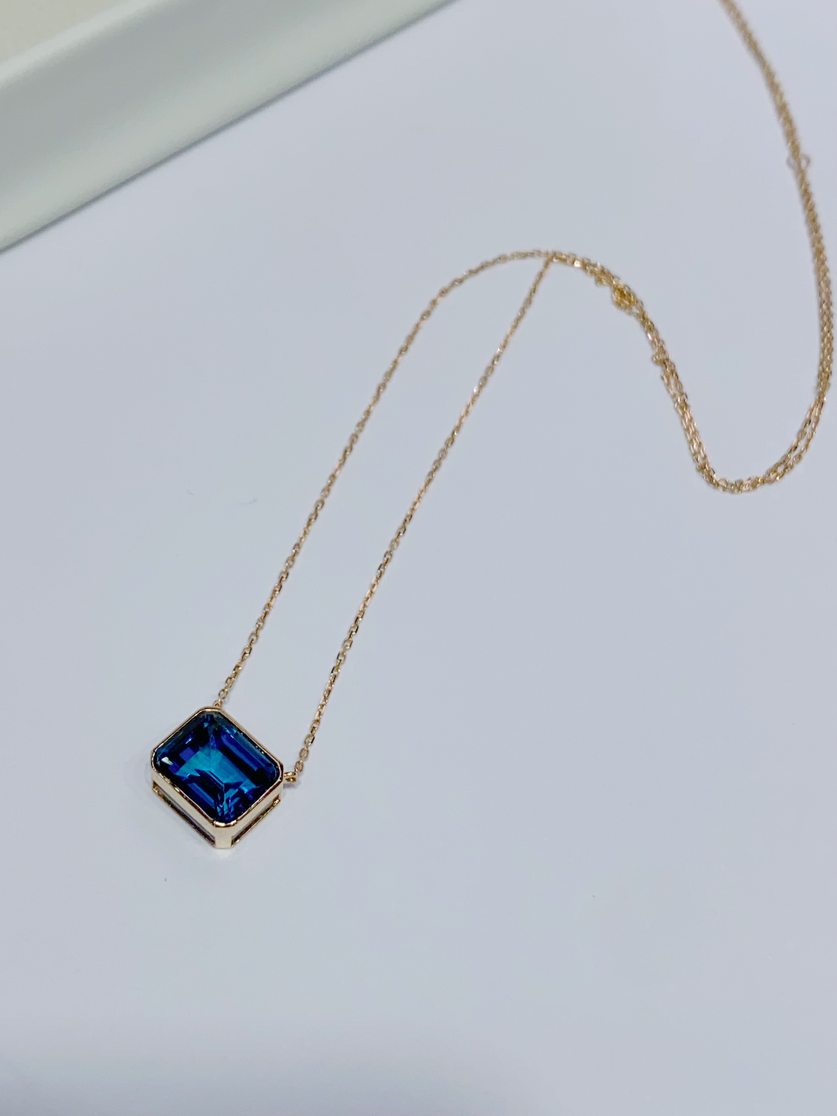 18K金镶嵌托帕石项链