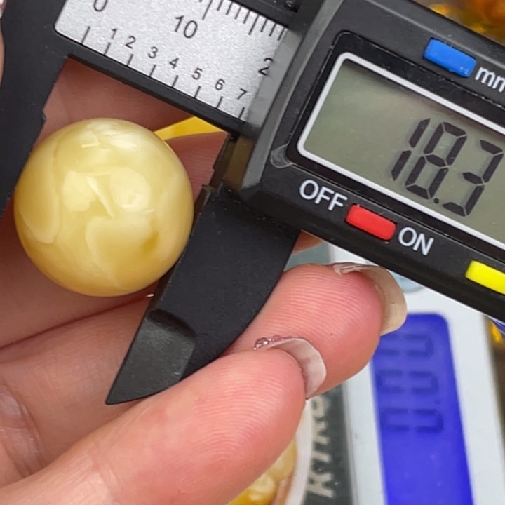 蜜蜡未镶嵌裸石178