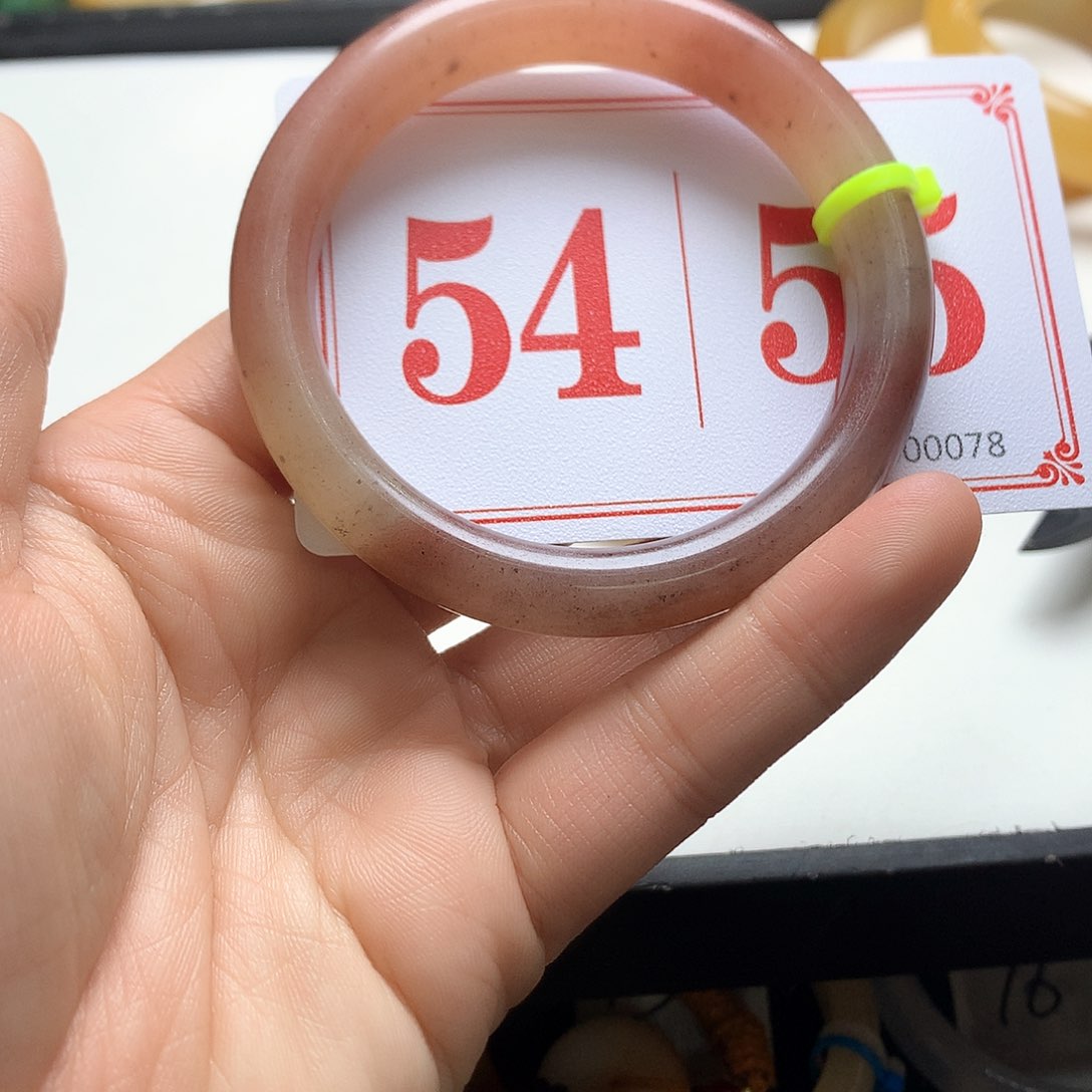 未镶嵌石英质玉（黄龙玉）手镯卡***熊