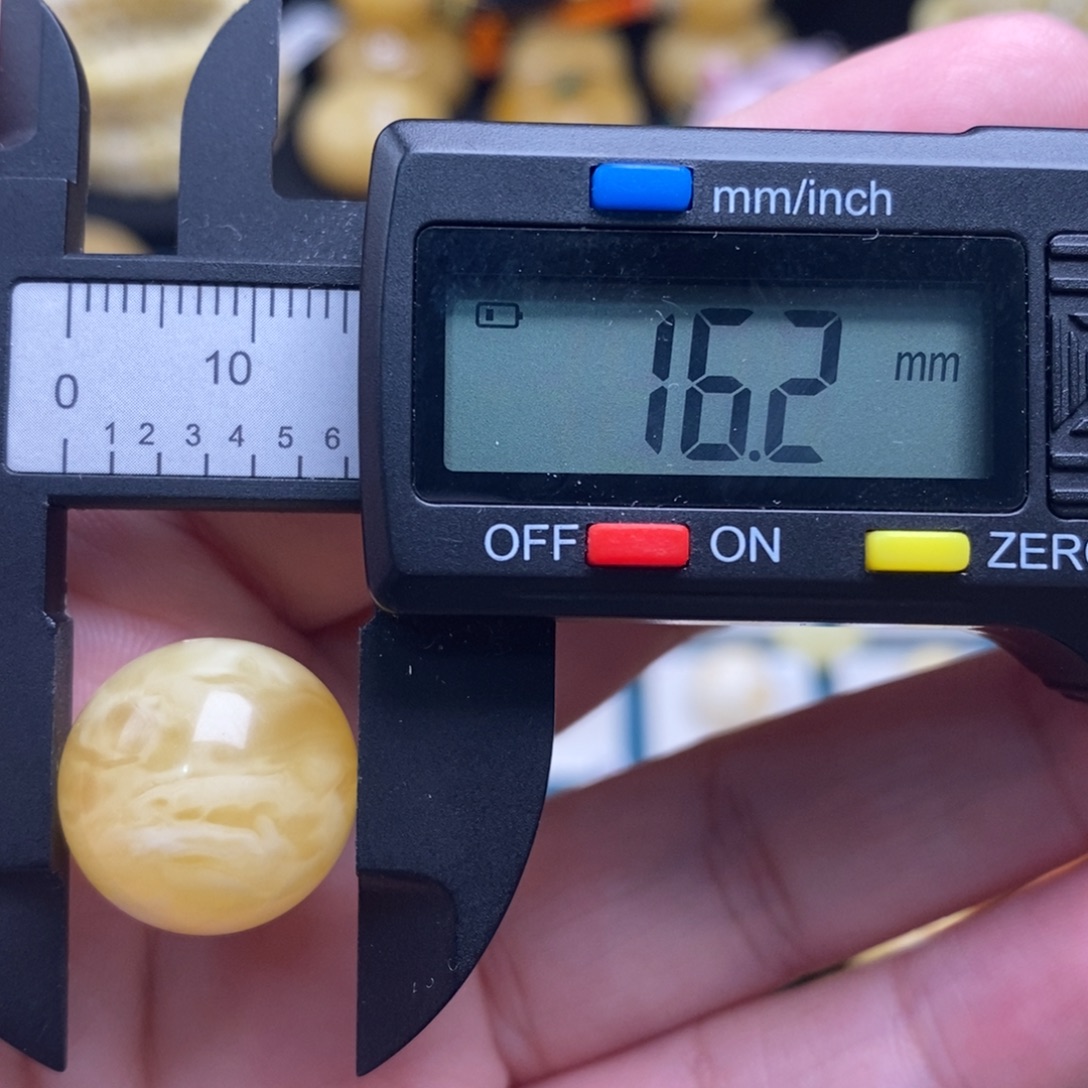 蜜蜡未镶嵌珠宝奇石