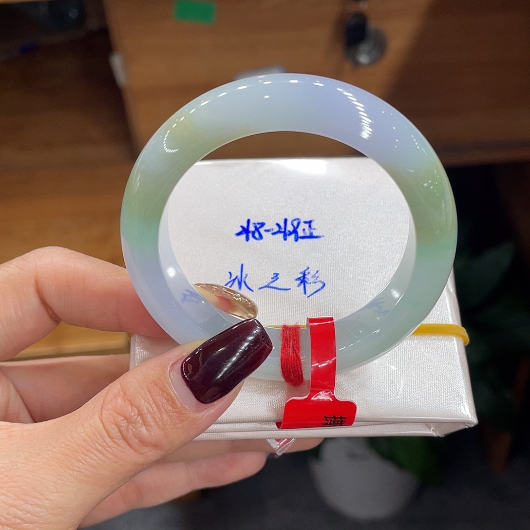 翡翠手镯未镶嵌天然翡翠