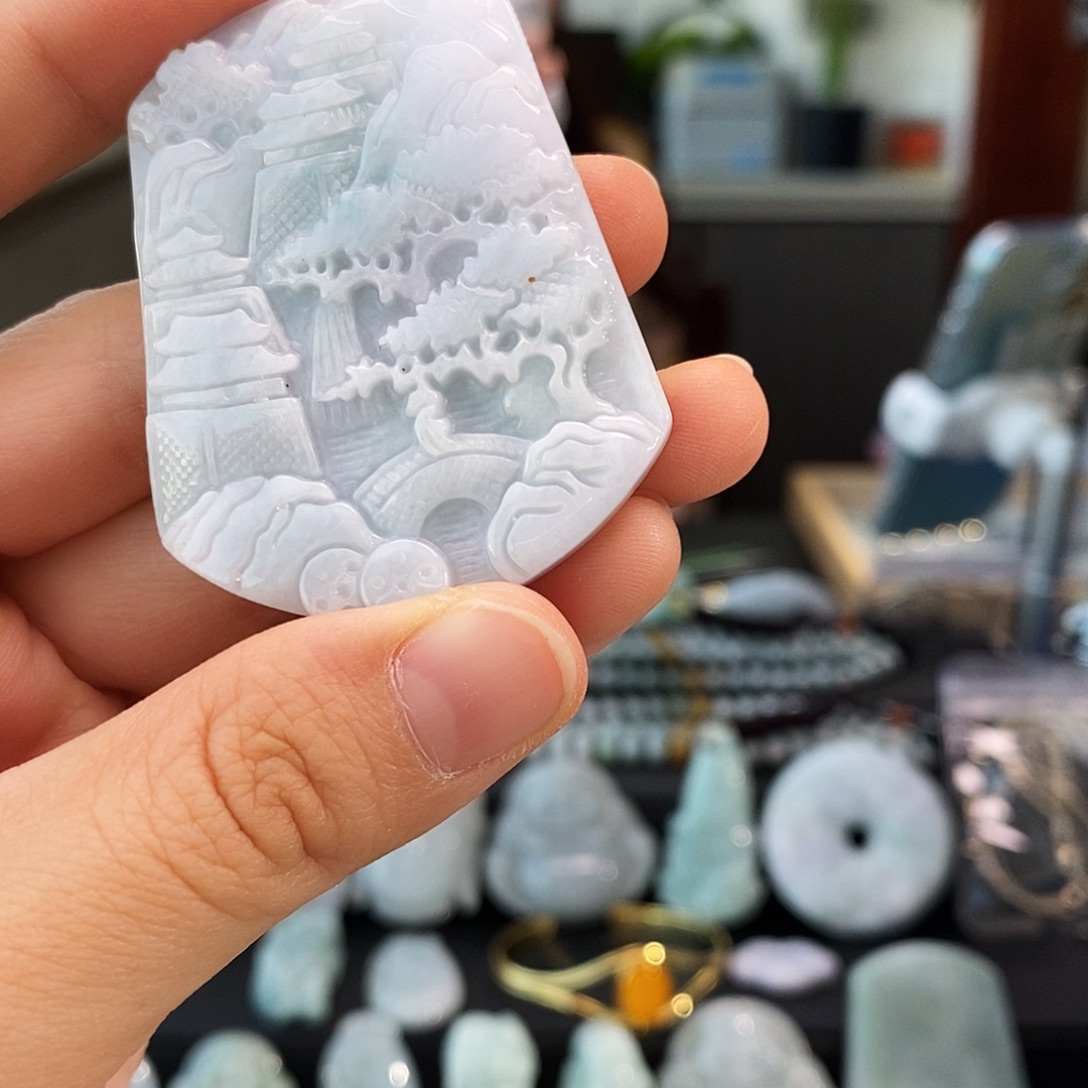 翡翠未镶嵌颈饰山水