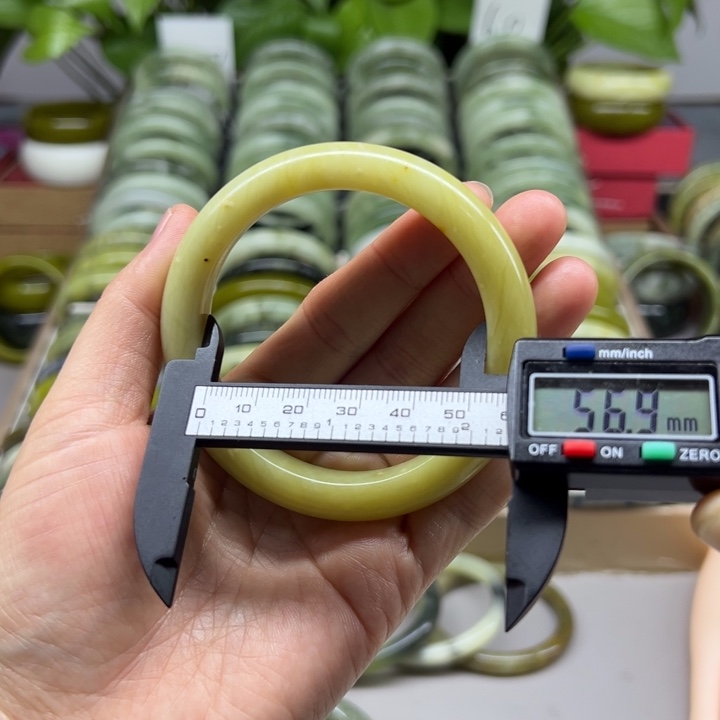 蛇纹石玉未镶嵌手镯13