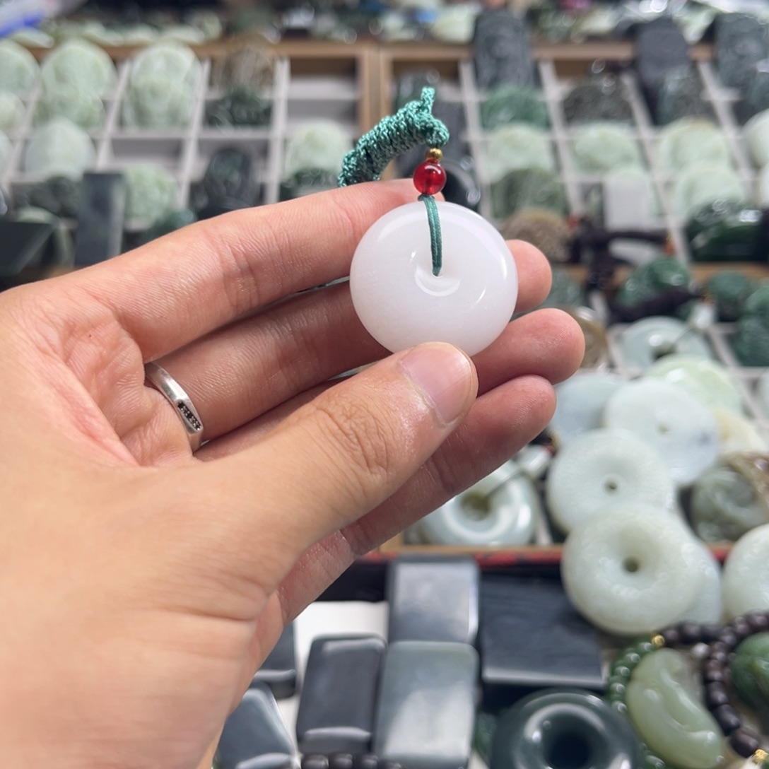 江***鱼和田玉未镶嵌颈饰