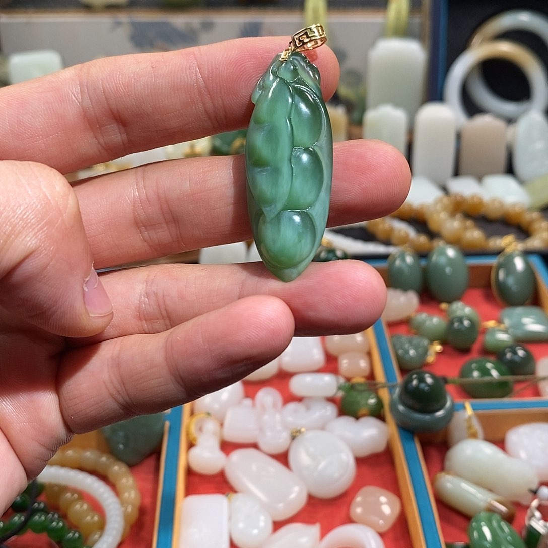 和田玉18K金镶嵌颈饰