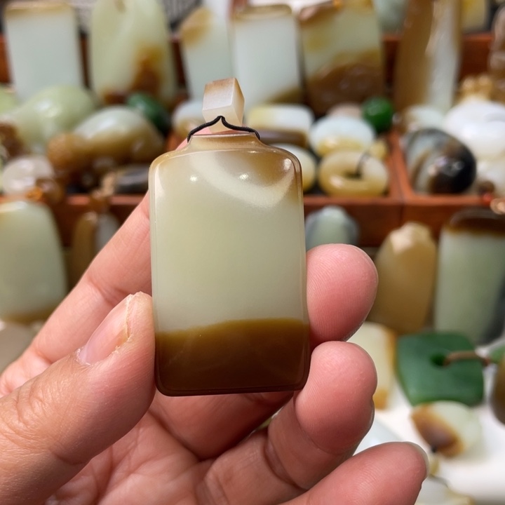 和田玉未镶嵌颈饰