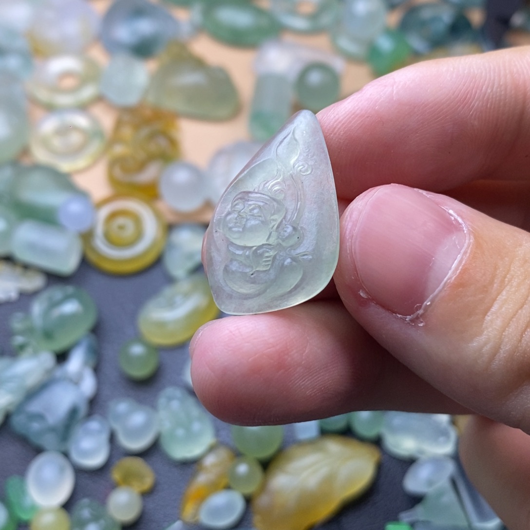 定制翡翠未镶嵌挂件