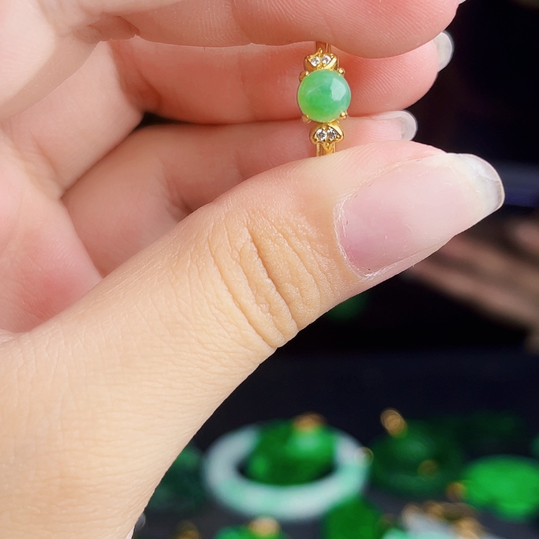 颈饰未镶嵌翡翠多样性