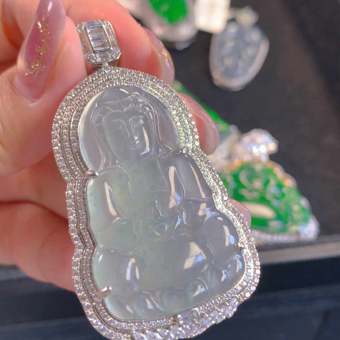 翡翠颈饰未镶嵌翡翠