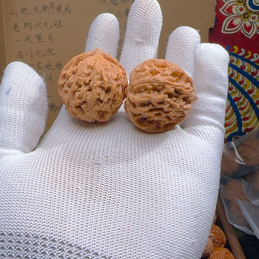 吊坠文玩核桃梨木台