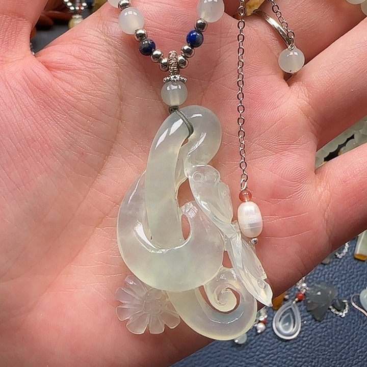 蛇纹石玉挂件合金