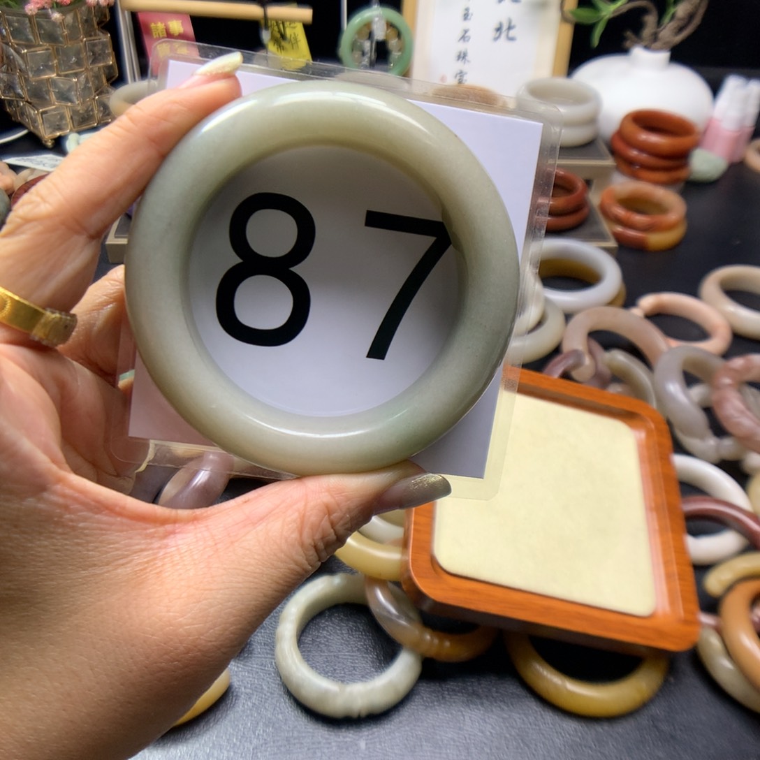 石英质玉手镯未镶嵌老*学