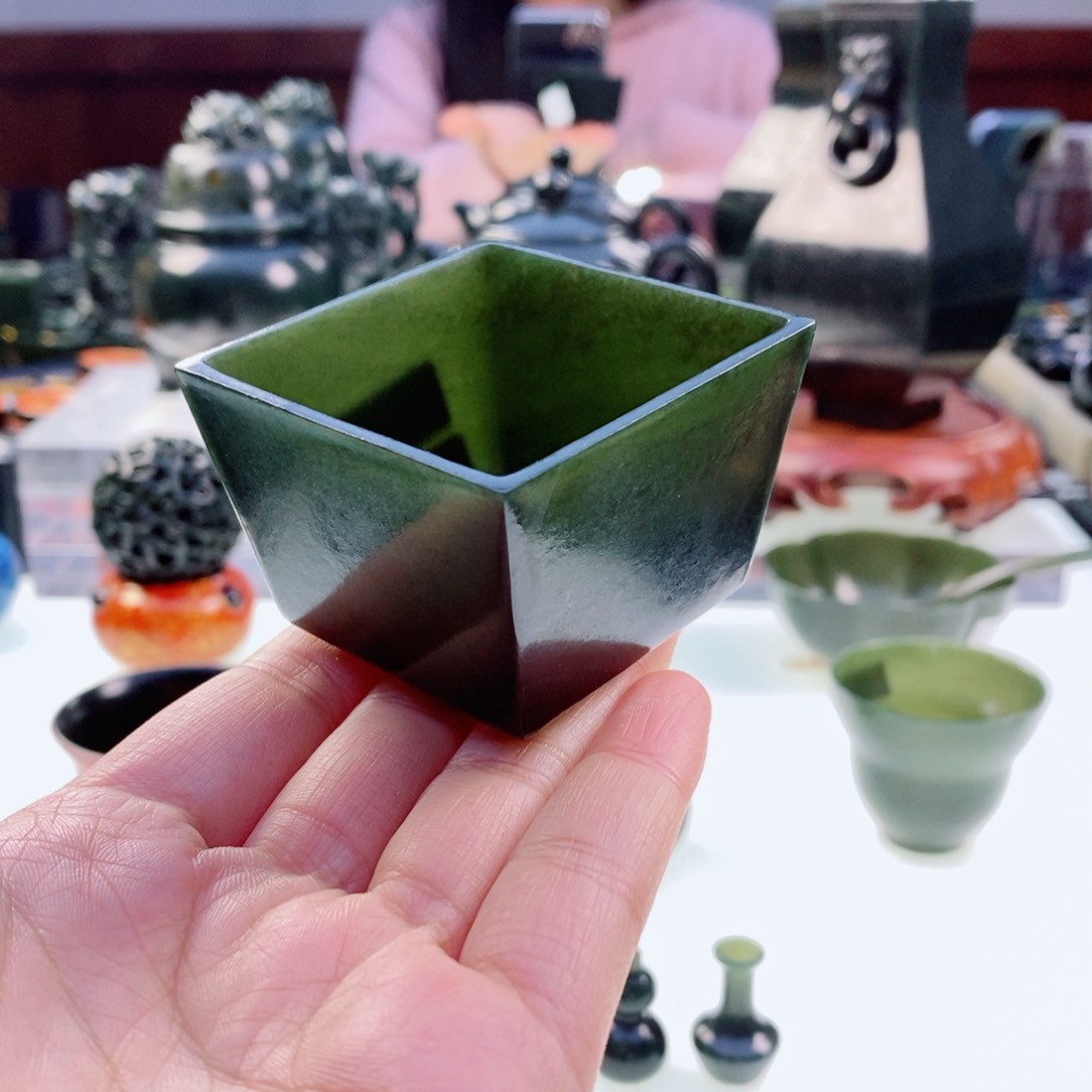 和田玉（青玉）摆件未镶嵌微瑕