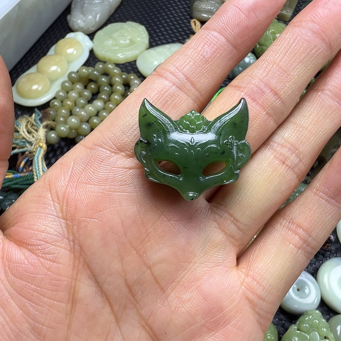 慧***慧和田玉未镶嵌吊坠(不含链)卡27.8（买断价，不退不换）