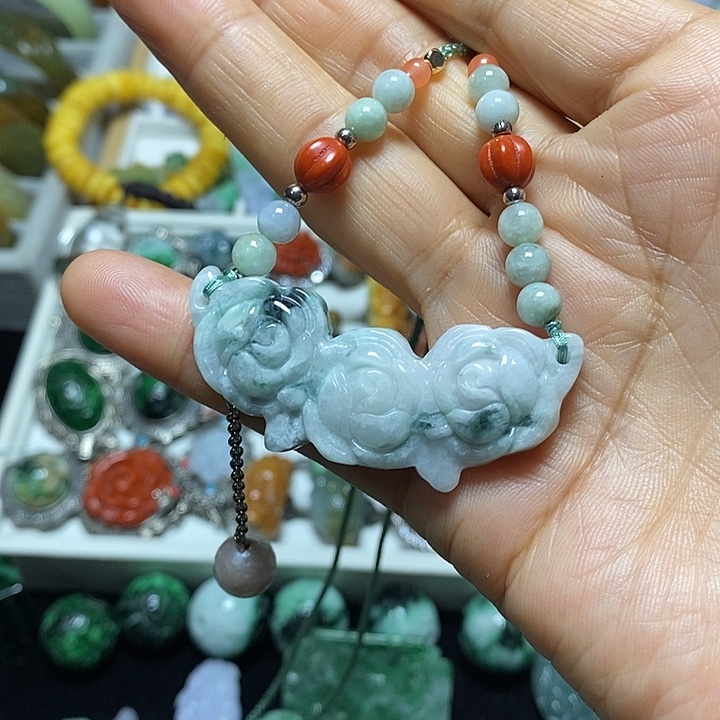 翡翠未镶嵌吊坠(赠链)