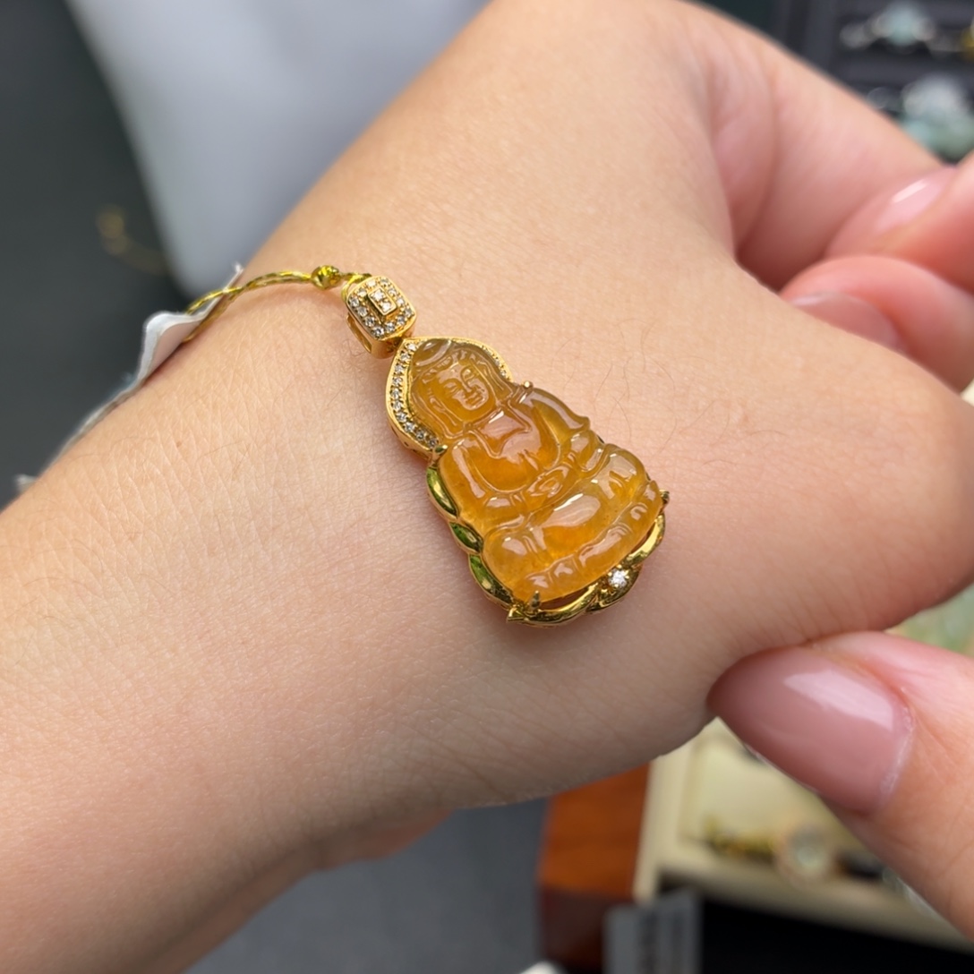 翡翠18K金镶嵌颈饰