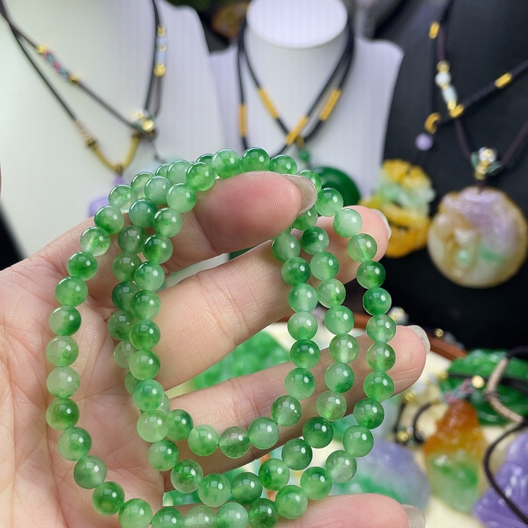 翡翠未镶嵌吊坠(赠链)