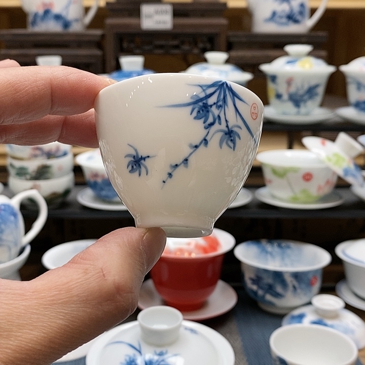 小***虎手绘微瑕兰花杯子