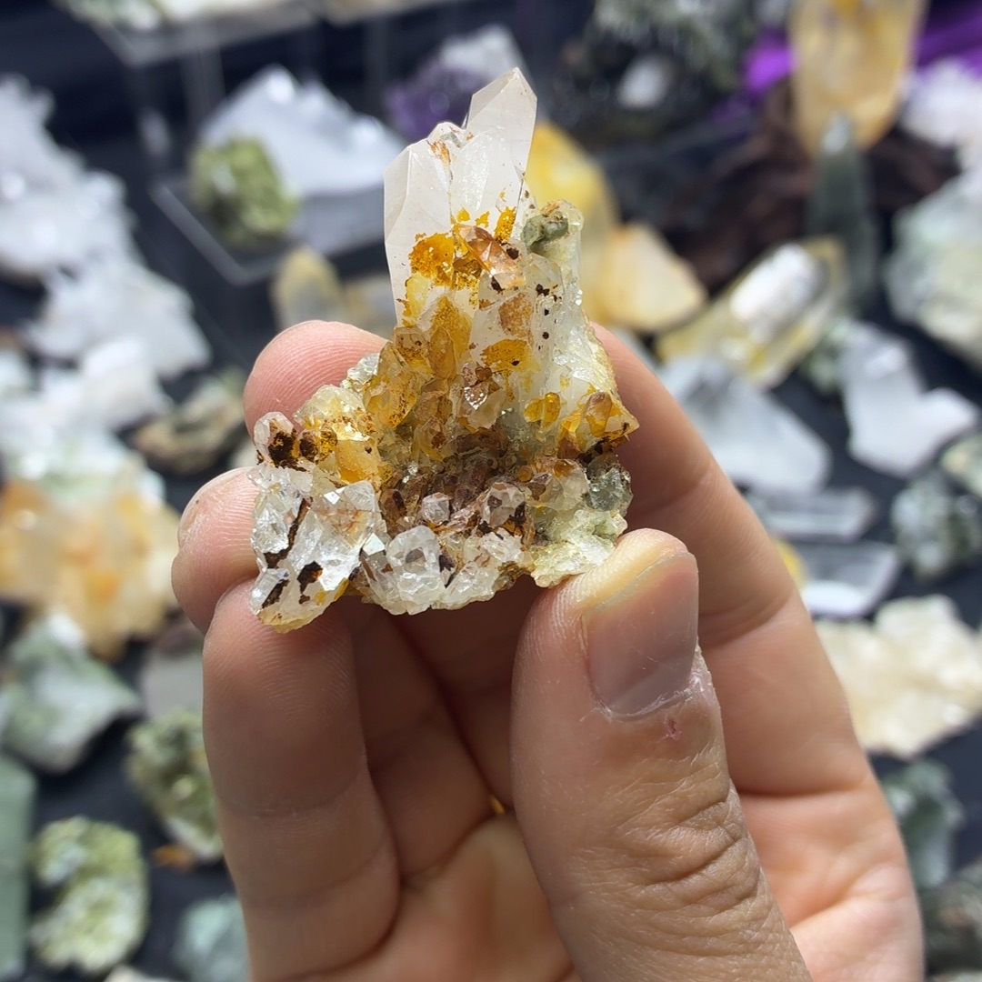 石材黄皮白水靴子