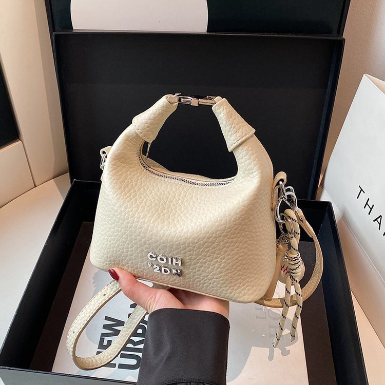 斜挎款女包时尚百搭潮流复古单肩斜挎包简约小方包黑色6036