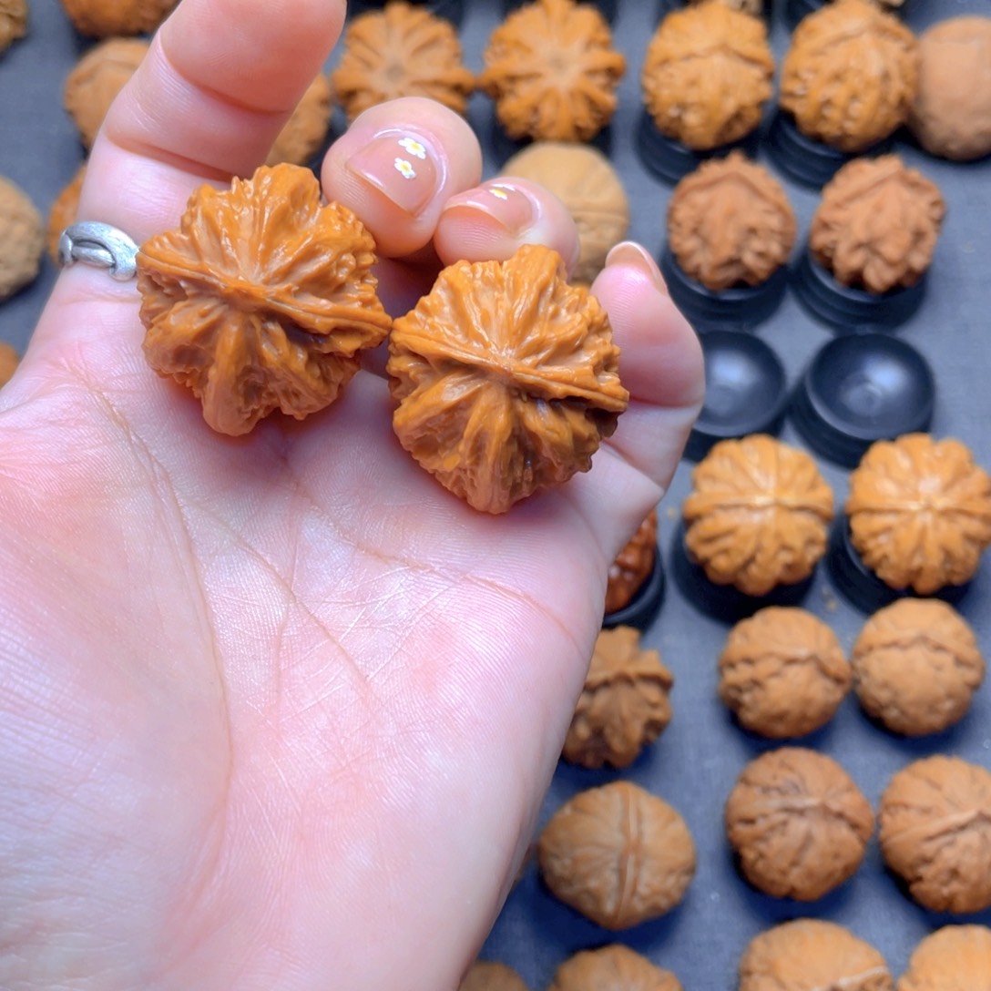 核桃文玩把件粗筋八棱