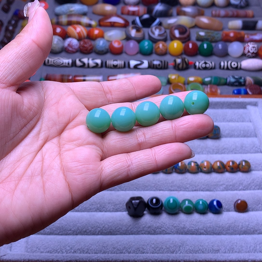 对***入玛瑙/玉髓未镶嵌颈饰