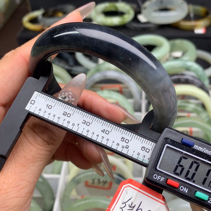 蛇纹石玉未镶嵌手镯921