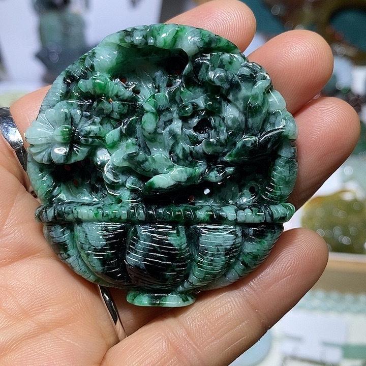 翡翠未镶嵌吊坠(赠链)