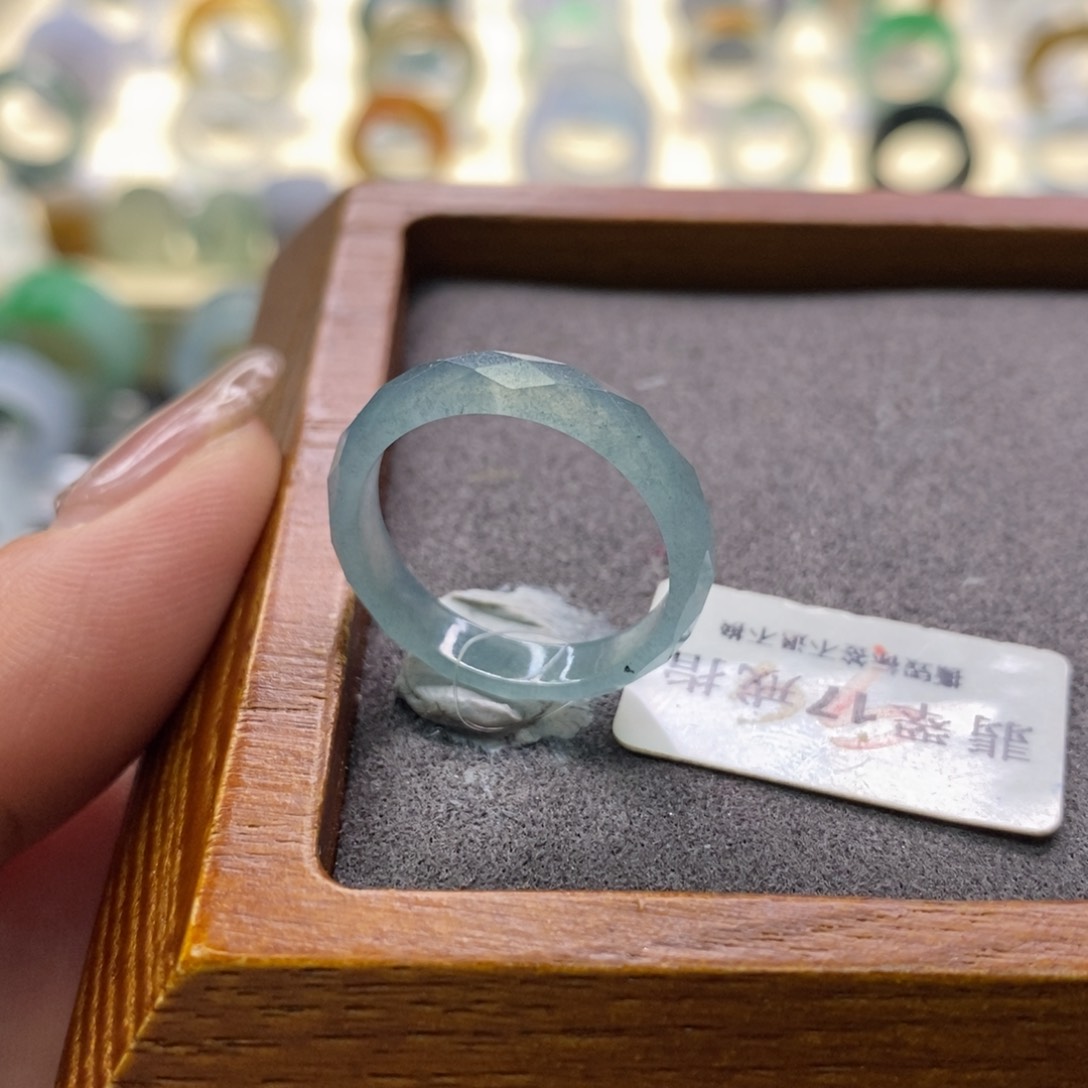 翡翠戒指未镶嵌翡翠