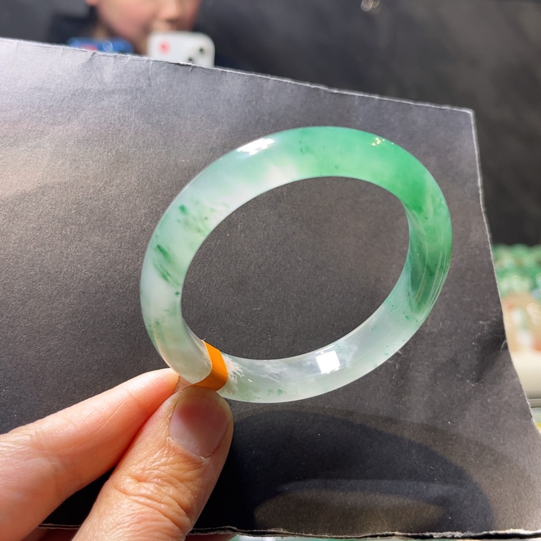 石英岩玉未镶嵌手镯