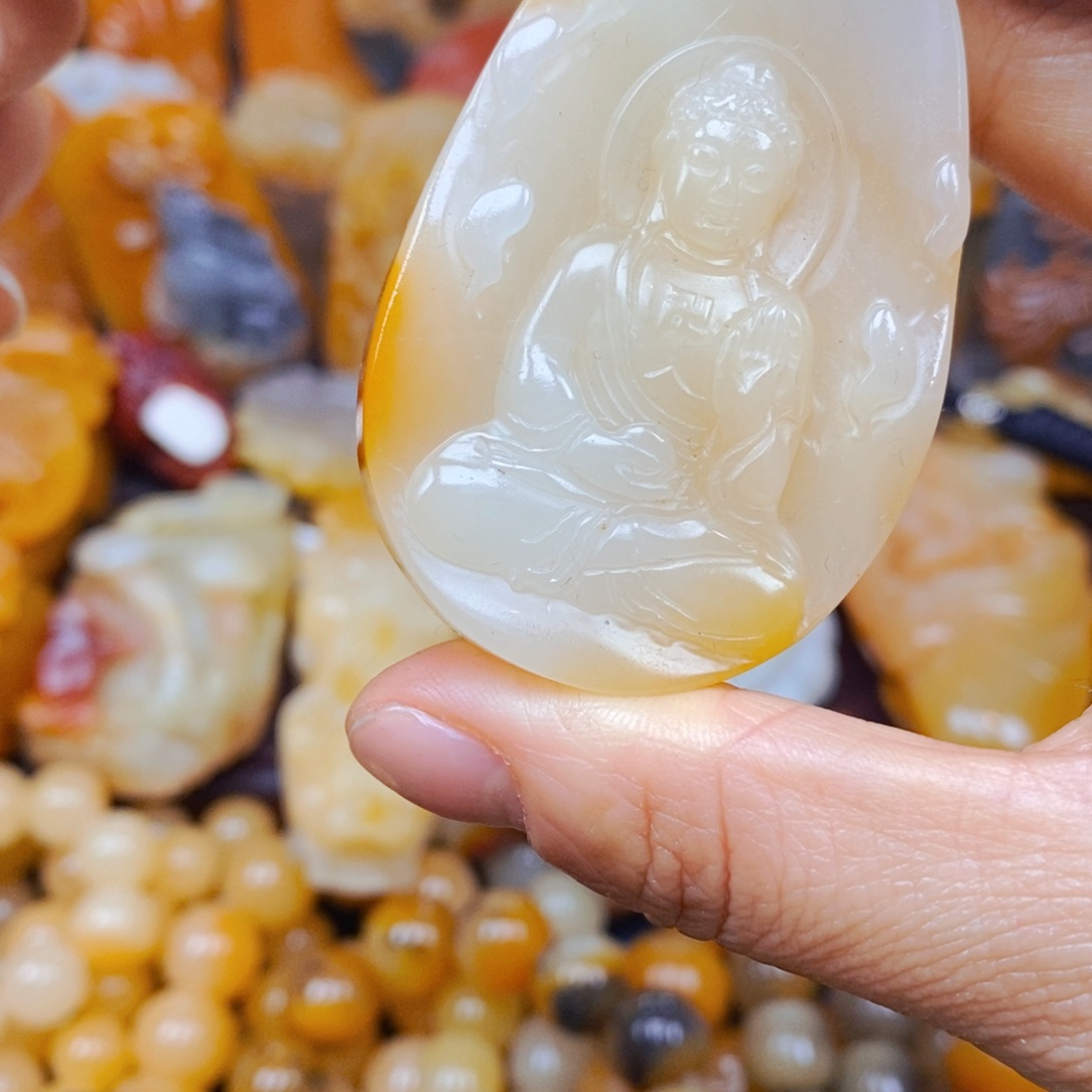 石英质玉（黄龙玉）颈饰未镶嵌